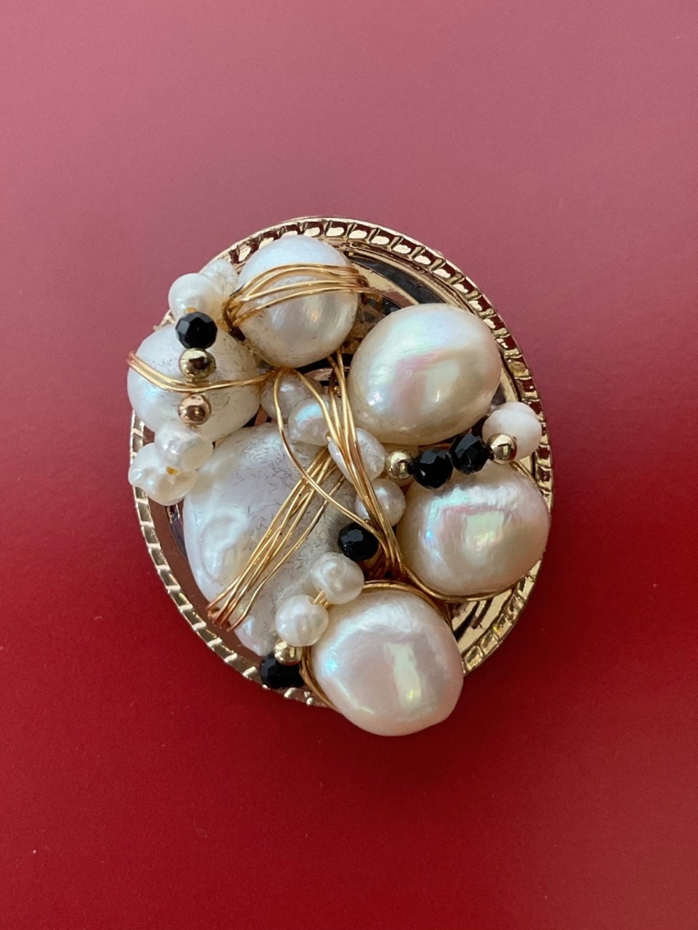 Baroque pearls pin, metal unknown, probably brass, new without tag